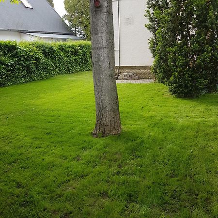 Csalad-Barat Apartman Balatonlelle Exterior foto